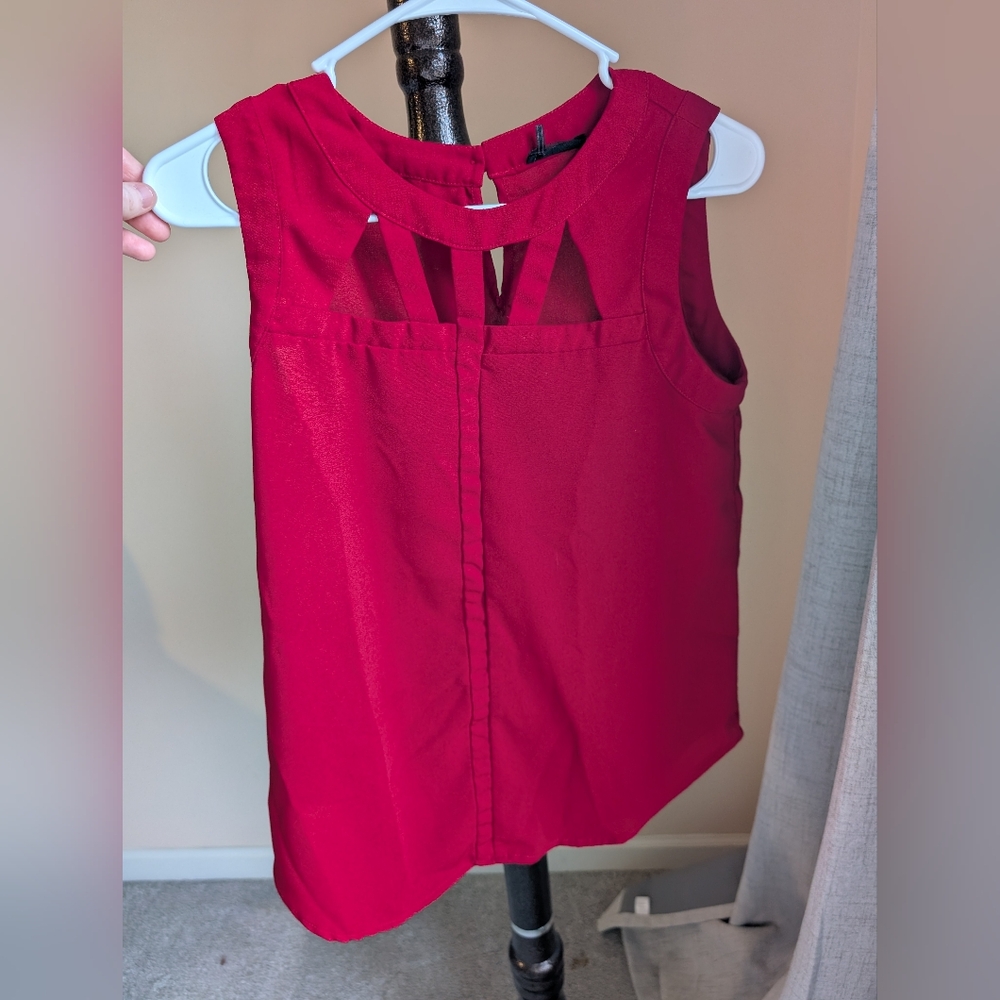 Cute red top by Dex